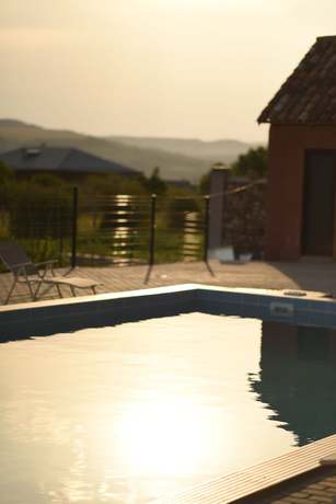 Imagen de la piscina del Hotel Chateau Khashmi. Foto 20