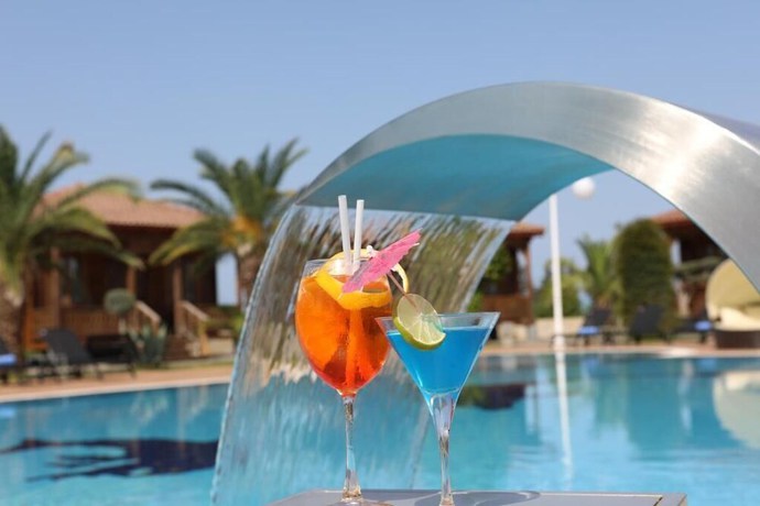 Imagen de la piscina del Hotel Chateau Kvirike. Foto 14