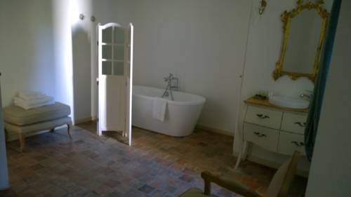Imagen de la habitación del Hotel Chateau Le Sallay. Foto 3