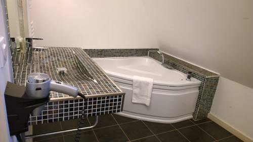 Imagen de la habitación del Hotel Chateau Le Sallay. Foto 11