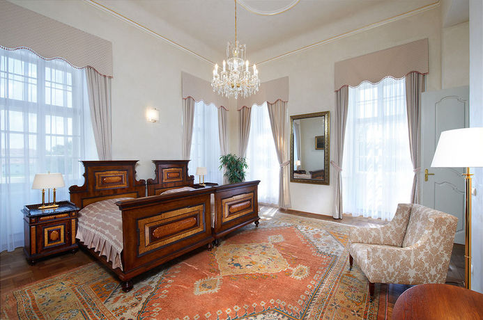 Imagen de la piscina del Hotel Chateau Liblice. Foto 16