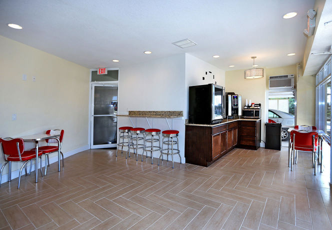 Imagen de la habitación del Hotel Chateau Mar Beach Resort. Foto 7