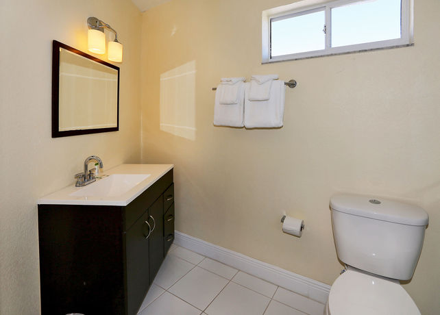 Imagen de la habitación del Hotel Chateau Mar Beach Resort. Foto 10