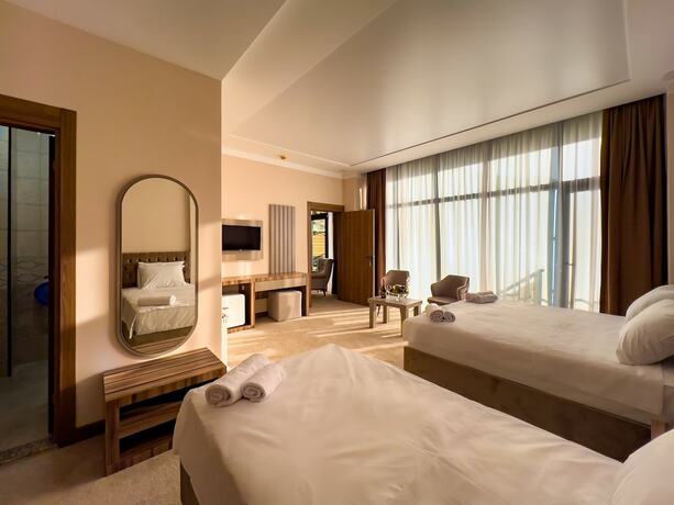 Imagen de la habitación del Hotel Chateau Milisi. Foto 19