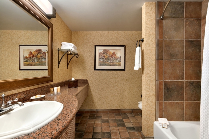 Imagen de la habitación del Hotel Chateau On The Lake Resort Spa and Convention Center. Foto 7