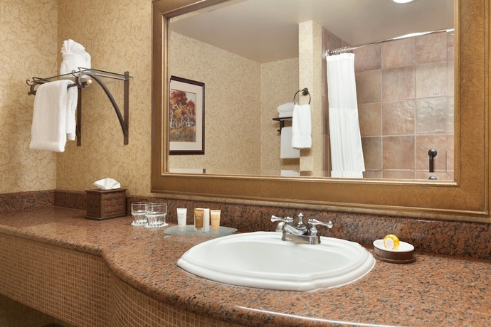 Imagen de la habitación del Hotel Chateau On The Lake Resort Spa and Convention Center. Foto 9