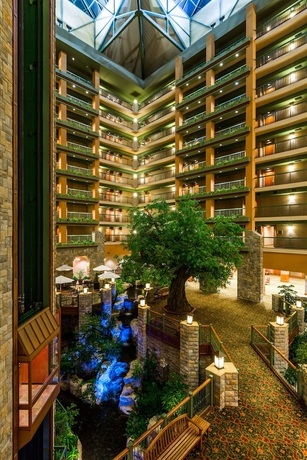 Imagen de los interiores del Hotel Chateau On The Lake Resort Spa and Convention Center. Foto 17