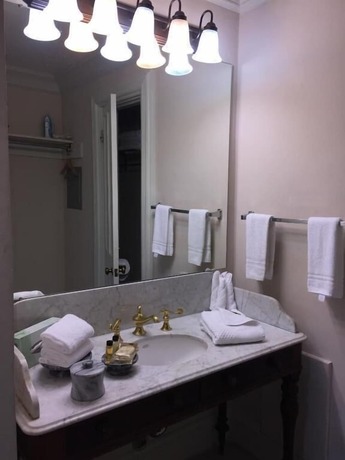 Imagen general del Hotel Chateau Orleans, Nueva orleans. Foto 9