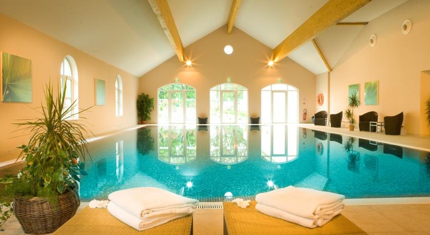 Imagen de la piscina del Hotel Chateau Saint Just. Foto 4