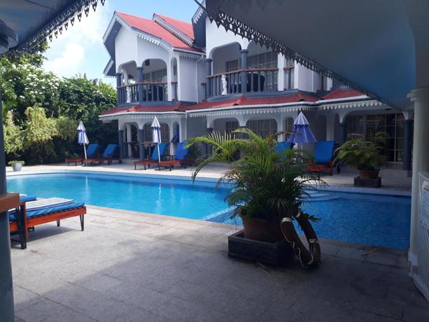 Imagen de la piscina del Hotel Chateau Sans Souci. Foto 7