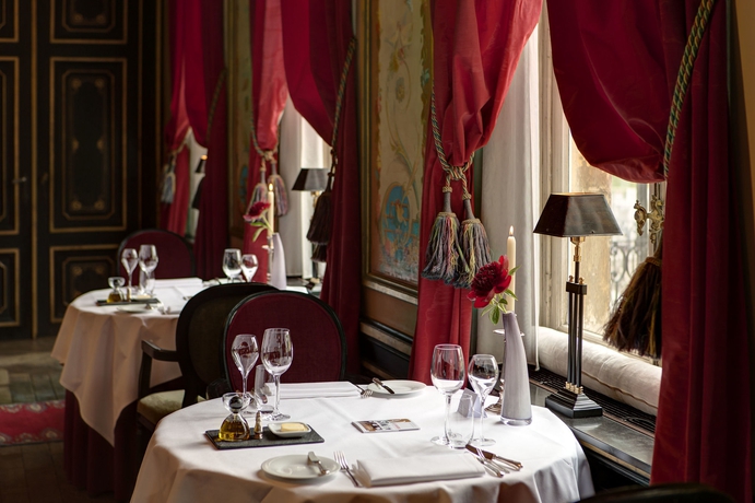 Imagen del bar/restaurante del Hotel Chateau St Gerlach. Foto 3