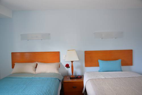 Imagen de la habitación del Hotel Chateau Suites. Foto 3