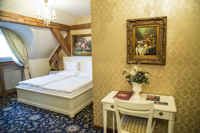 Imagen de la habitación del Hotel Chateau Zbiroh. Foto 2