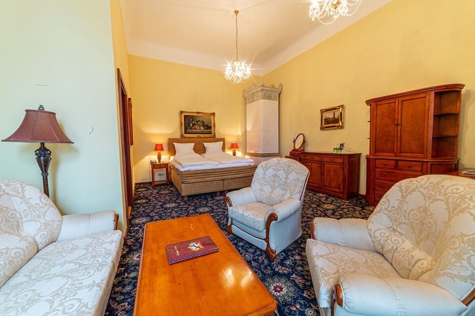 Imagen de la habitación del Hotel Chateau Zbiroh. Foto 16