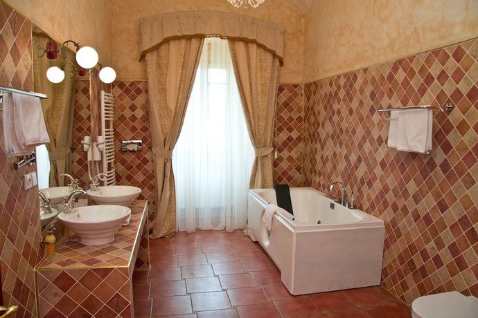 Imagen de la habitación del Hotel Chateau Zbiroh. Foto 18