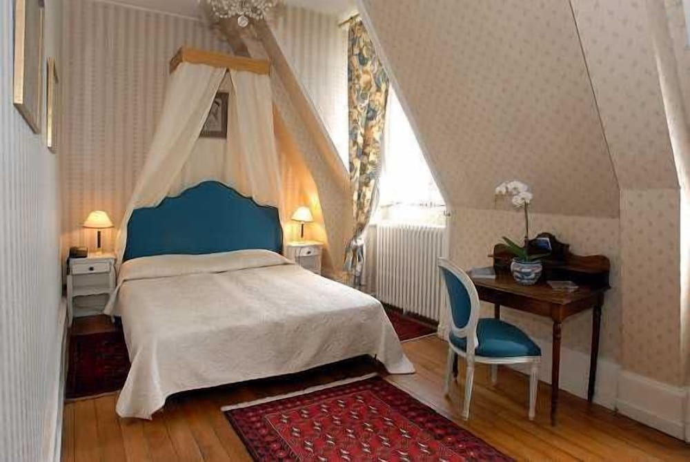 Imagen de la habitación del Hotel Chateau de l'Aubriere. Foto 16