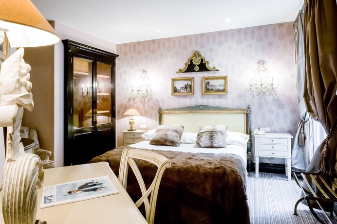 Imagen de la habitación del Hotel Chateaubriand, París. Foto 7