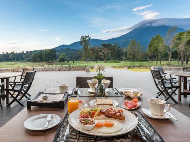 Imagen del bar/restaurante del Hotel Chatrium Golf Resort Soi Dao Chanthaburi. Foto 2