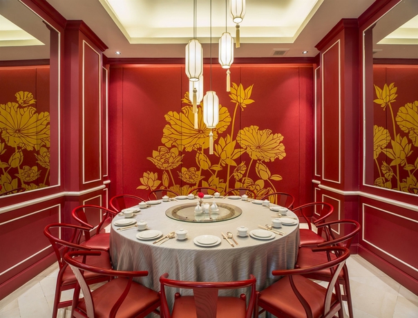 Imagen del bar/restaurante del Hotel Chatrium Royal Lake Yangon. Foto 5