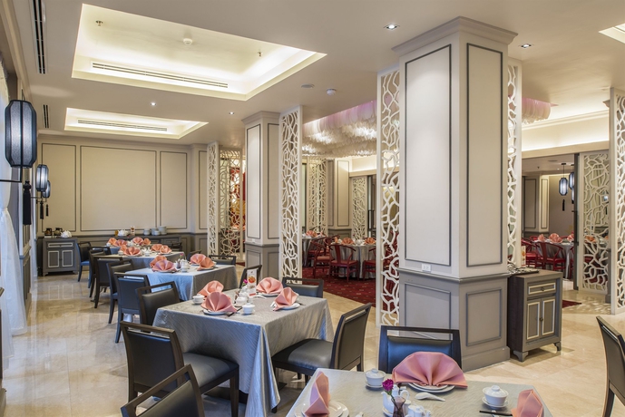 Imagen del bar/restaurante del Hotel Chatrium Royal Lake Yangon. Foto 6