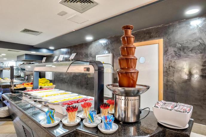 Imagen del bar/restaurante del Hotel Chatur Costa Caleta. Foto 3