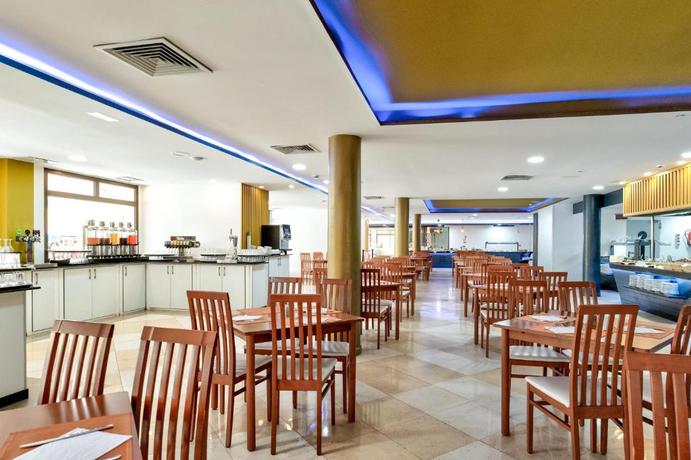 Imagen del bar/restaurante del Hotel Chatur Costa Caleta. Foto 4