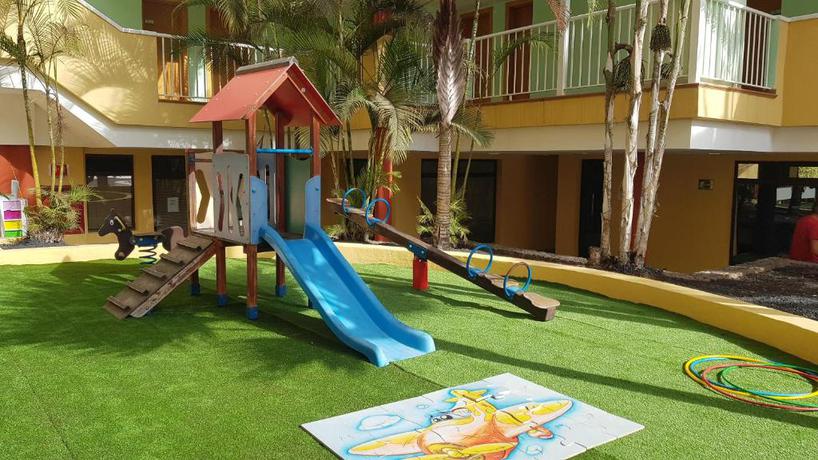 Imagen de los exteriores del Hotel Chatur Costa Caleta. Foto 6