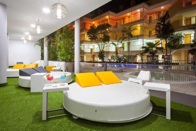 Imagen de los exteriores del Hotel Chatur Costa Caleta. Foto 7