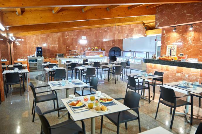 Imagen del bar/restaurante del Hotel Chatur Palmera Mar. Foto 2