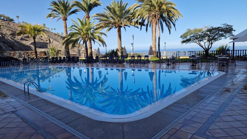 Imagen de la piscina del Hotel Chatur Palmera Mar. Foto 13