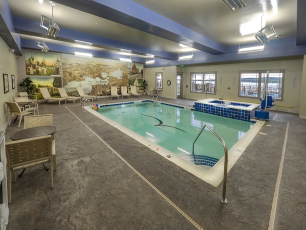 Imagen de la piscina del Hotel Chautauqua Harbor. Foto 18