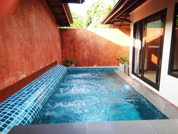 Imagen de la piscina del Hotel Chawengburi Resort. Foto 11