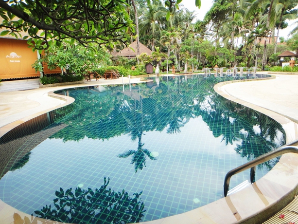 Imagen de la piscina del Hotel Chawengburi Resort. Foto 12