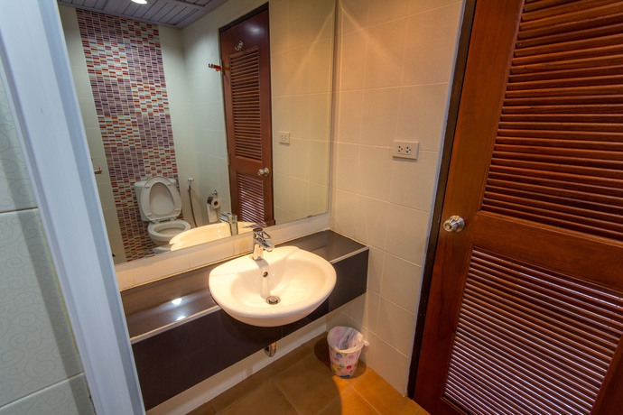 Imagen de la habitación del Hotel Chayadol Resort. Foto 11