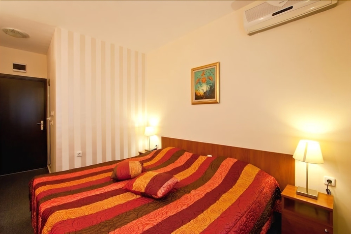 Imagen de la habitación del Hotel Cheap. Foto 8