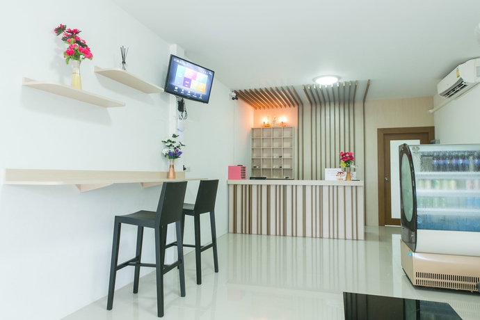 Imagen de los interiores del Hotel Cheaper Room. Foto 14