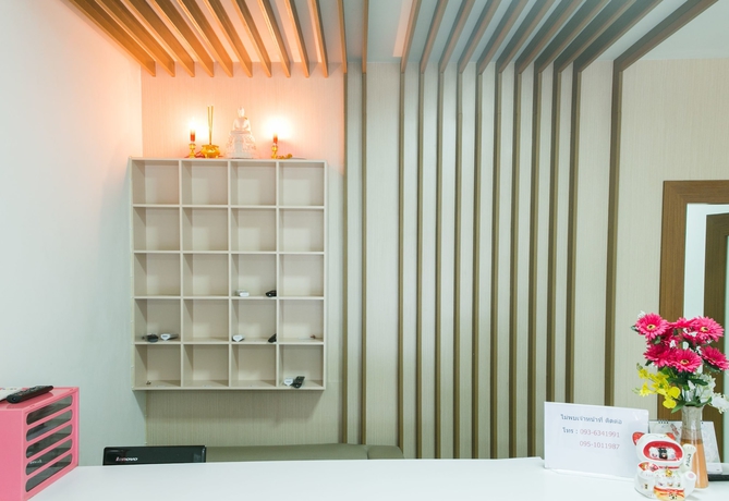 Imagen de los interiores del Hotel Cheaper Room. Foto 15