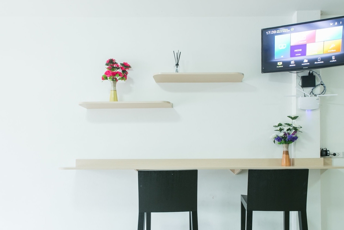 Imagen de los interiores del Hotel Cheaper Room. Foto 16