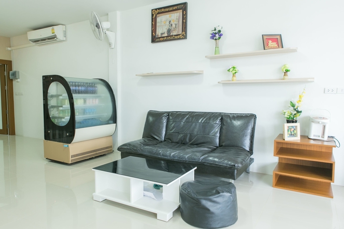 Imagen de los interiores del Hotel Cheaper Room. Foto 17