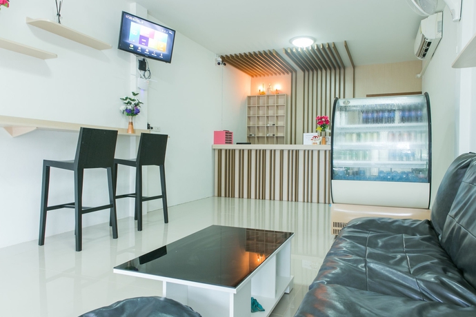 Imagen de los interiores del Hotel Cheaper Room. Foto 18