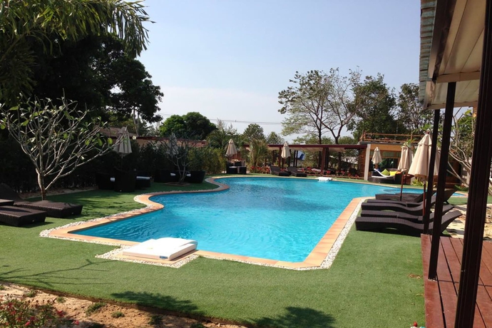 Imagen de la piscina del Hotel Check In and Chill Out Laem Sok Pier. Foto 15