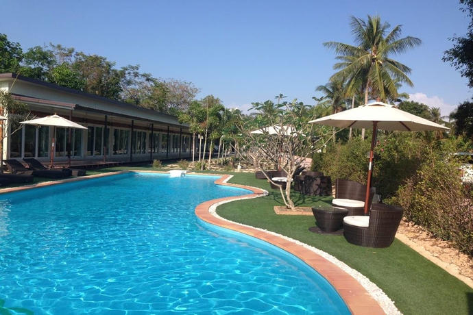 Imagen de la piscina del Hotel Check In and Chill Out Laem Sok Pier. Foto 17
