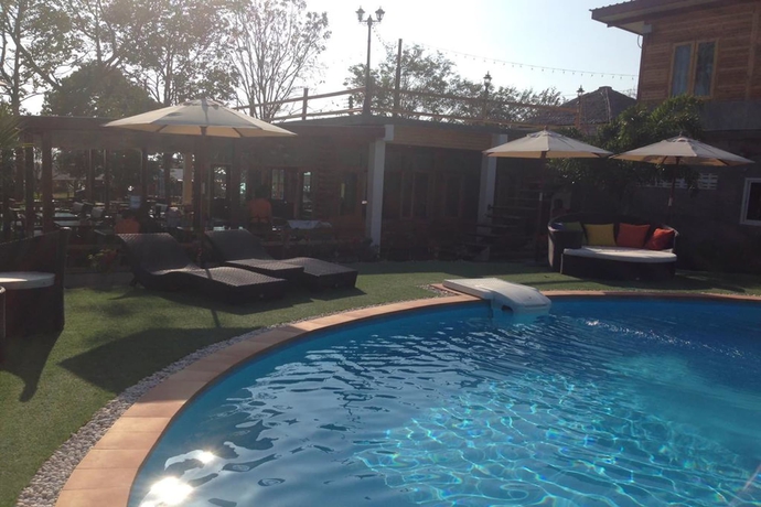 Imagen de la piscina del Hotel Check In and Chill Out Laem Sok Pier. Foto 18