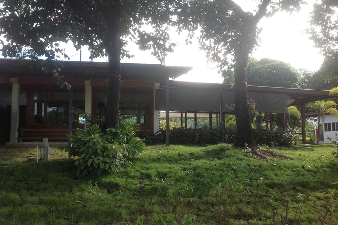 Imagen de los exteriores del Hotel Check In and Chill Out Laem Sok Pier. Foto 14