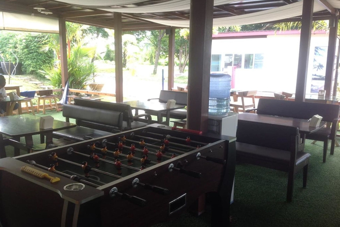 Imagen del bar/restaurante del Hotel Check In and Chill Out Laem Sok Pier. Foto 3