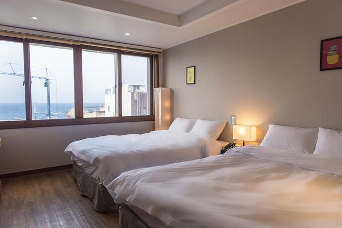 Imagen de la habitación del Hotel Check Inn Jeju. Foto 23
