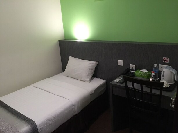 Imagen de la habitación del Hotel Check Inn Tawau. Foto 13
