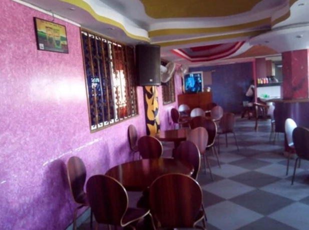 Imagen del bar/restaurante del Hotel Check Point Inn Mombasa. Foto 4