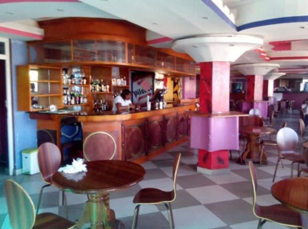 Imagen del bar/restaurante del Hotel Check Point Inn Mombasa. Foto 5