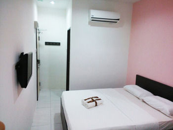 Imagen de los interiores del Hotel Checkedinn. Foto 15